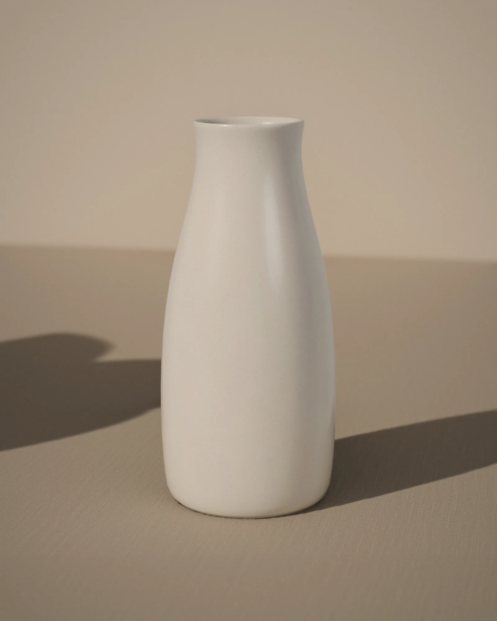 Carafe in stoneware